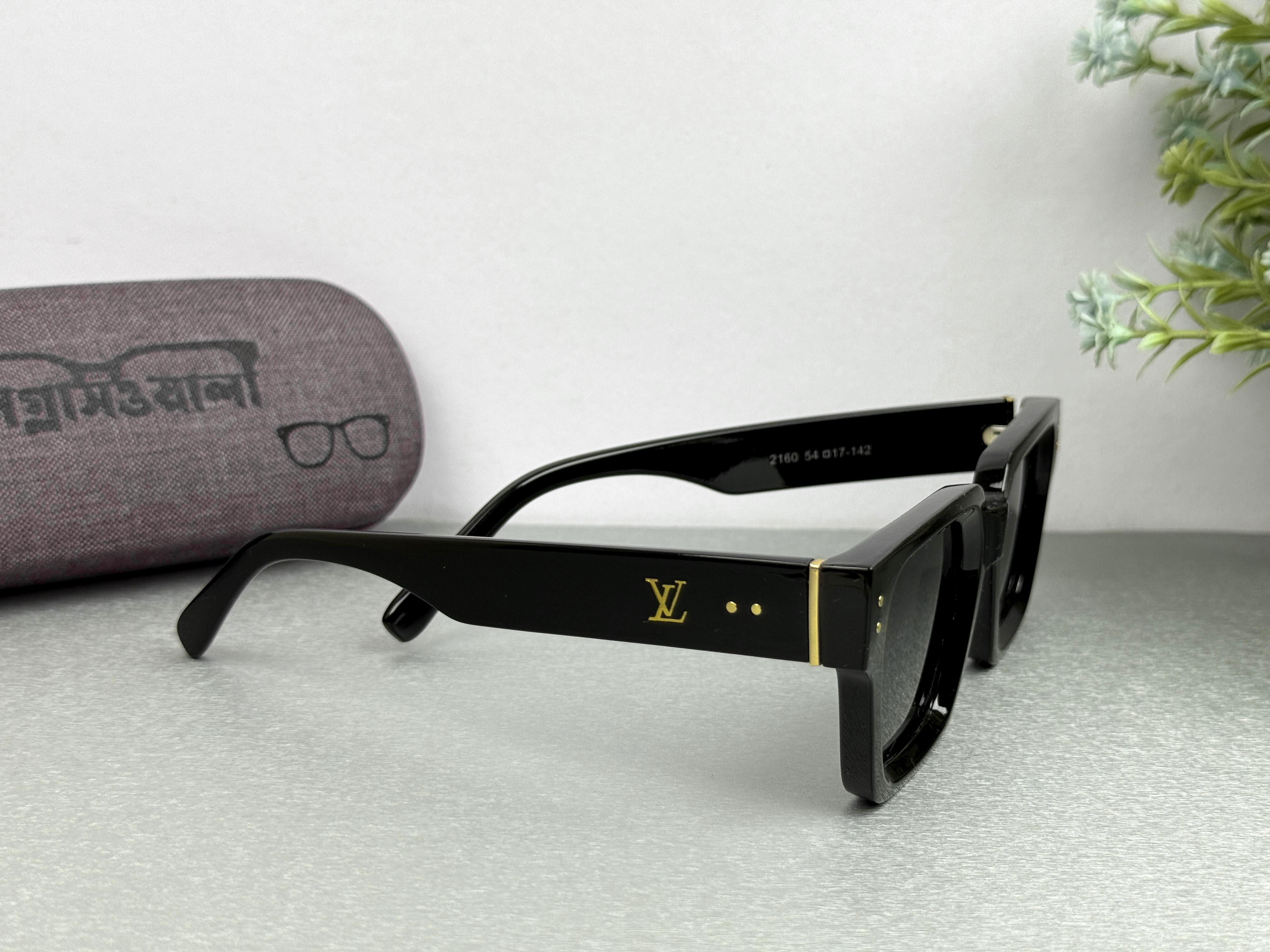 Louis Vuitton Premium Black Sunglass-35104