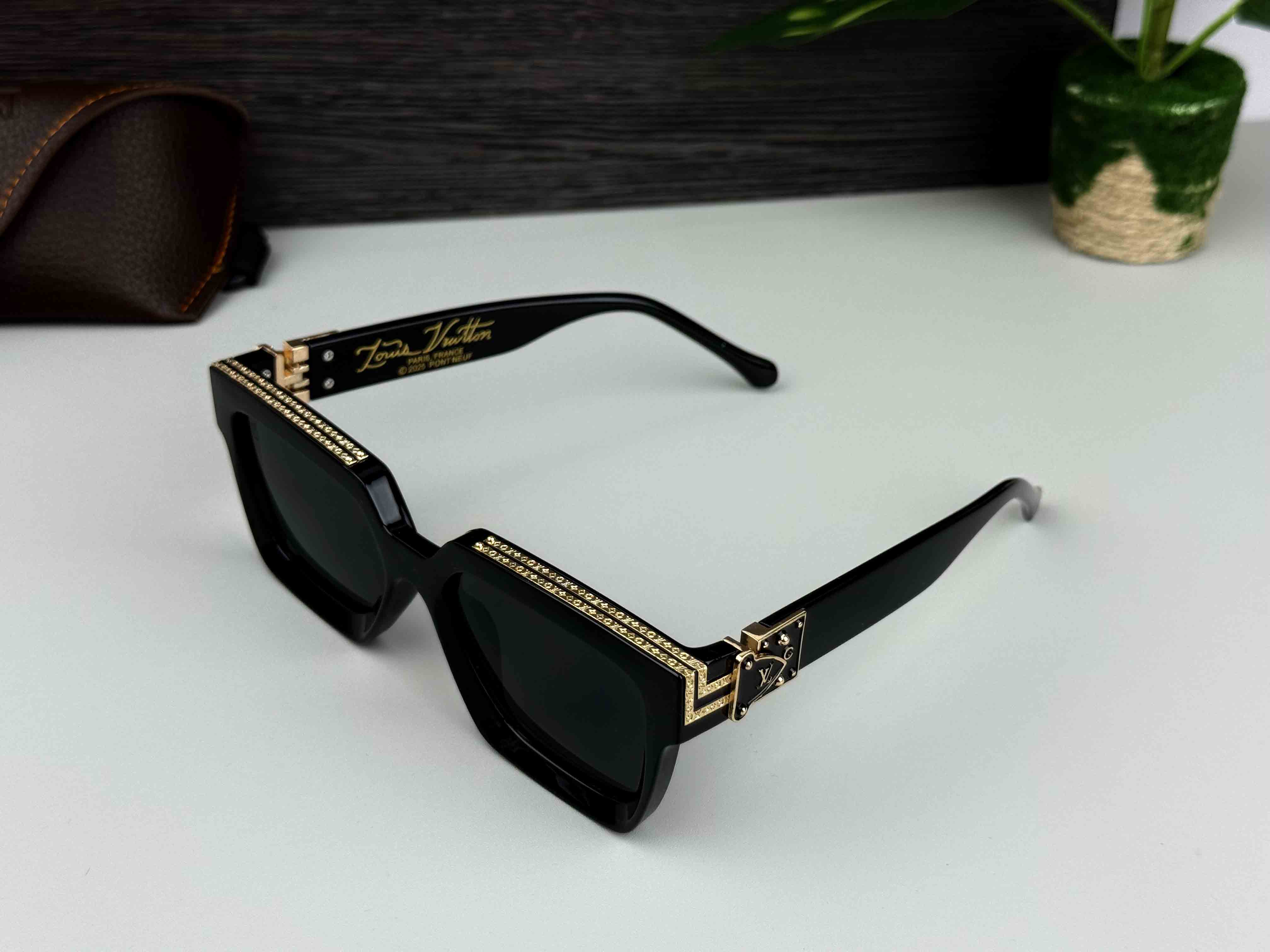 Louis Vuitton Premium Sunglass  -96006